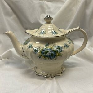 Elegant Sadler vintage Teapot